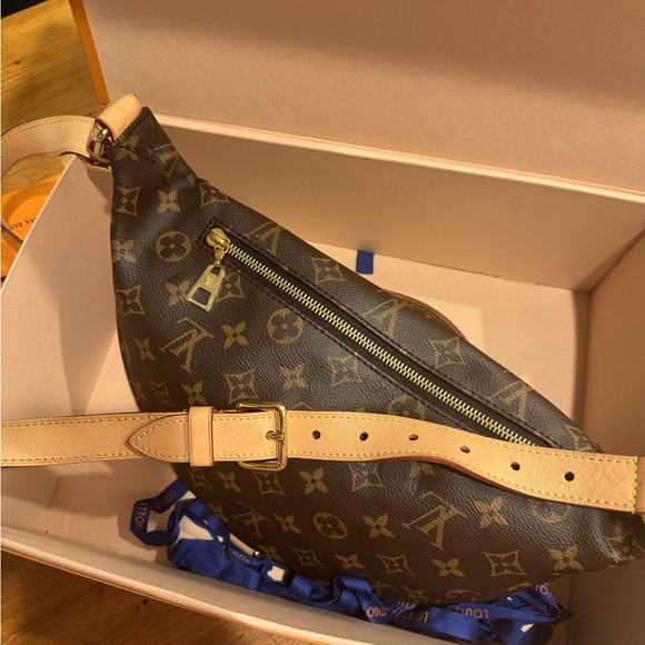 NWT Louis Vuitton Monogram Bumbag with box and dustbag - Picture 4 of 7